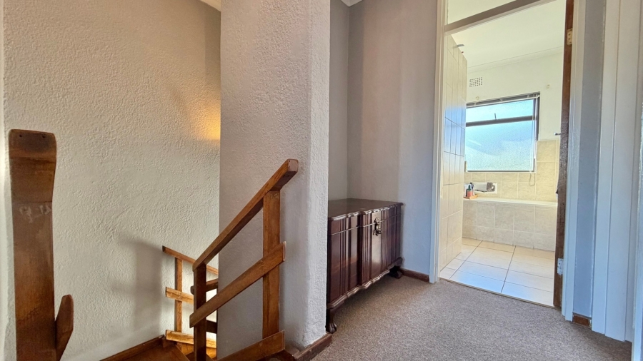To Let 3 Bedroom Property for Rent in Longdown Western Cape